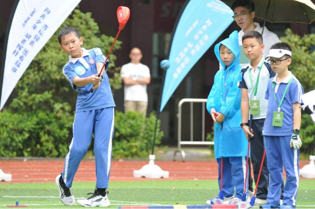 第二届中小学生高尔夫球校园联赛k8凯发入口深圳市福田区举办