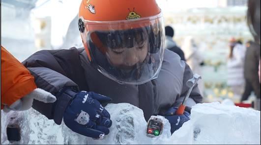 冻一天的儿童电话手表还能正常工作么凯发赛事合作冰雪世界极寒挑战 冰(图5)